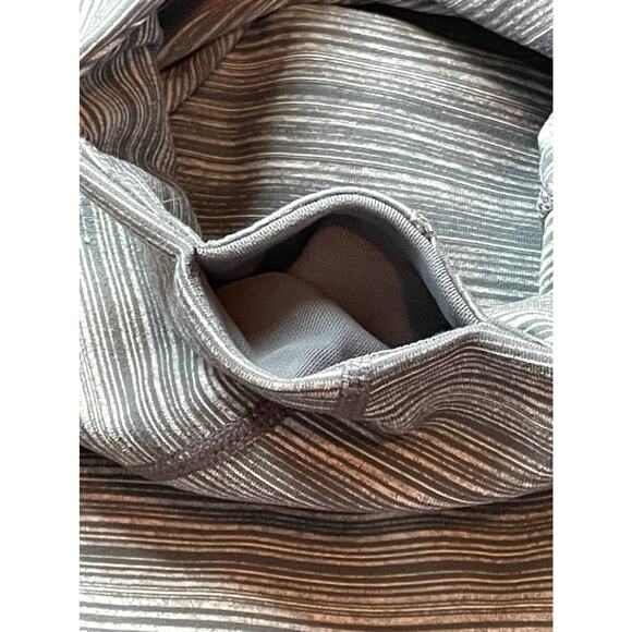 Zella Live In High Waisted Gray Mesh Stripe Yoga Crop Pant Size Small - Picture 6 of 8